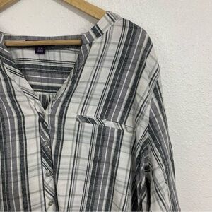 Roaman’s Grey White Oversized High Low Cozy Plaid Flannel Top Size 22W